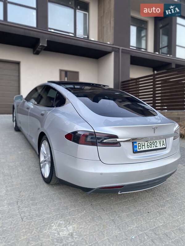 Ліфтбек Tesla Model S 2014 в Одесі