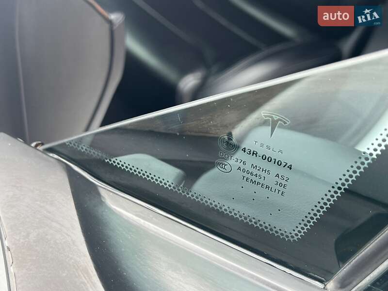 Лифтбек Tesla Model S 2017 в Одессе