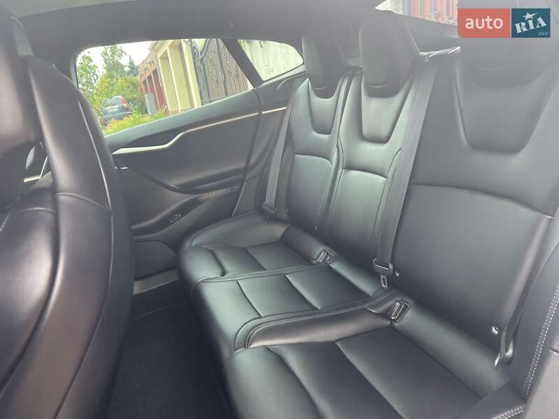Лифтбек Tesla Model S 2017 в Одессе