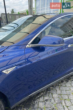 Лифтбек Tesla Model S 2015 в 