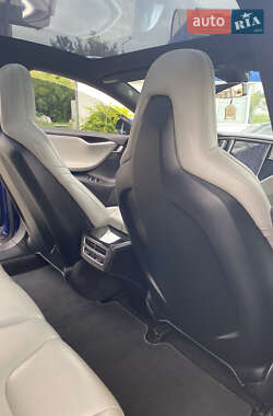 Лифтбек Tesla Model S 2015 в 