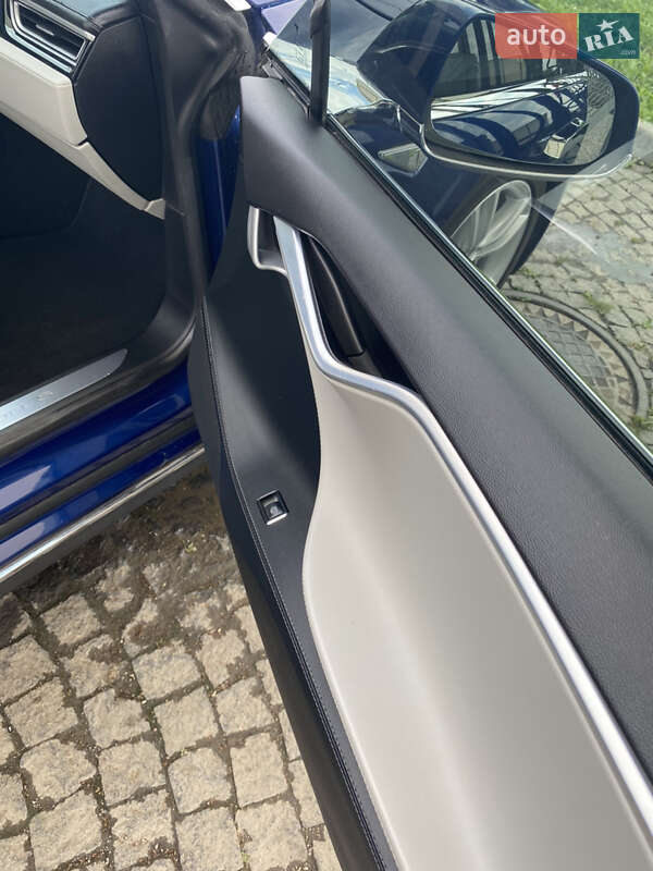 Лифтбек Tesla Model S 2015 в Хмельницком фото 41 Лифтбек Tesla Model S 2015 в Хмельницком