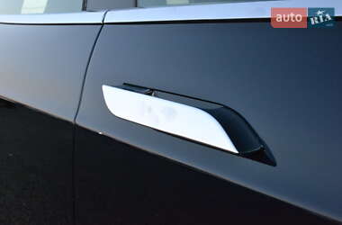Лифтбек Tesla Model S 2015 в 
