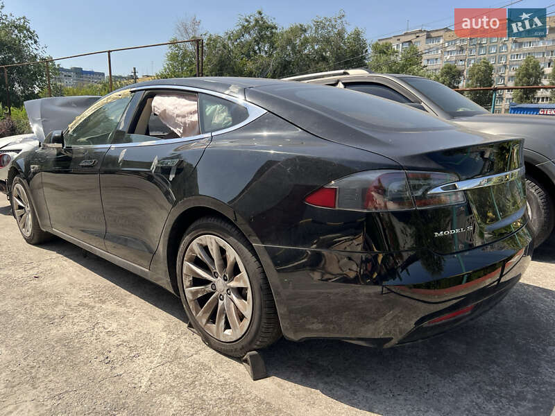 Лифтбек Tesla Model S 2016 в 