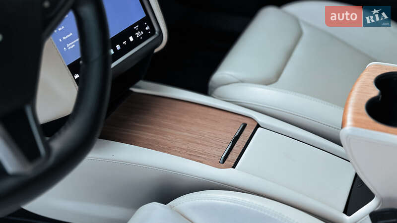 Лифтбек Tesla Model S 2020 в Ровно