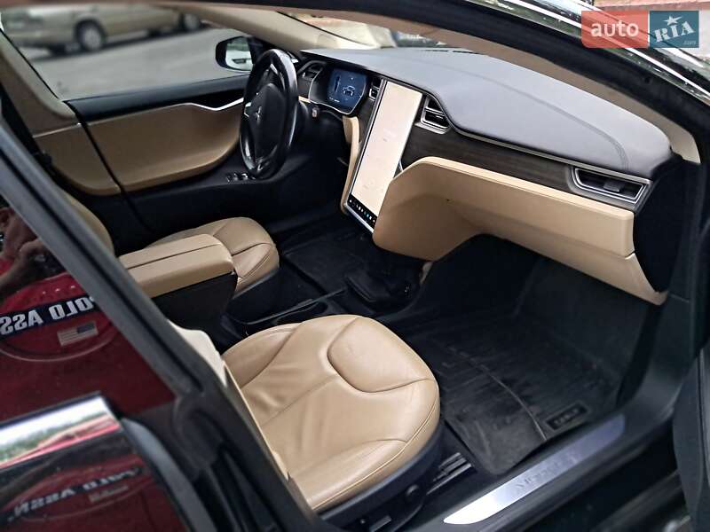 Ліфтбек Tesla Model S 2015 в Вінниці
