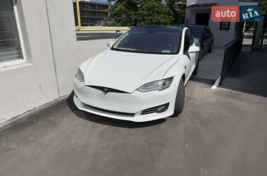 Лифтбек Tesla Model S 2013 в 