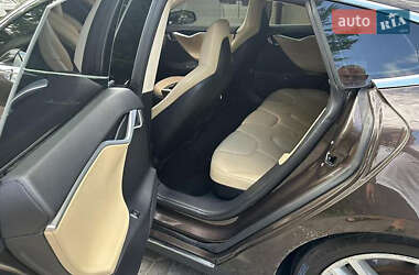 Лифтбек Tesla Model S 2013 в 