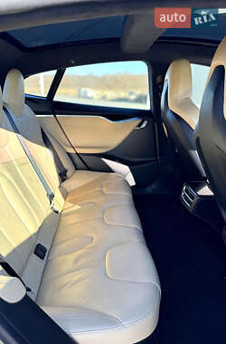 Лифтбек Tesla Model S 2015 в 