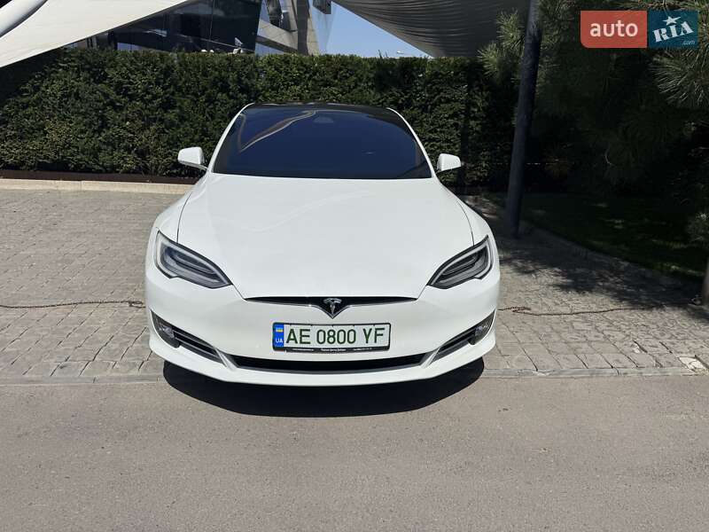 Ліфтбек Tesla Model S 2020 в 