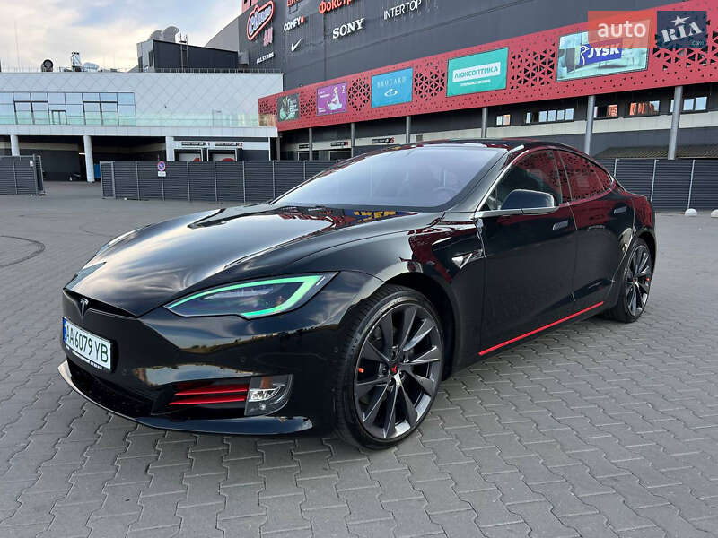 Лифтбек Tesla Model S 2020 в Киеве