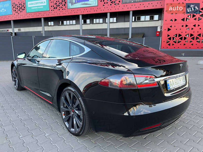 Лифтбек Tesla Model S 2020 в Киеве