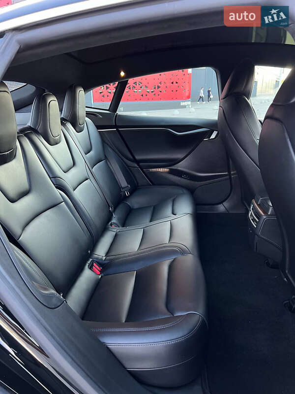 Лифтбек Tesla Model S 2020 в Киеве