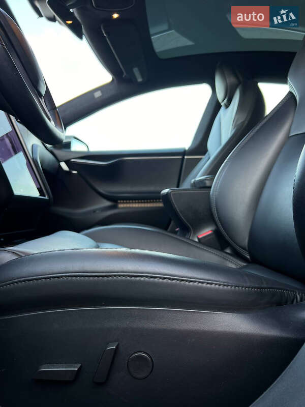 Лифтбек Tesla Model S 2020 в Киеве