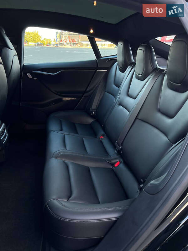 Лифтбек Tesla Model S 2020 в Киеве
