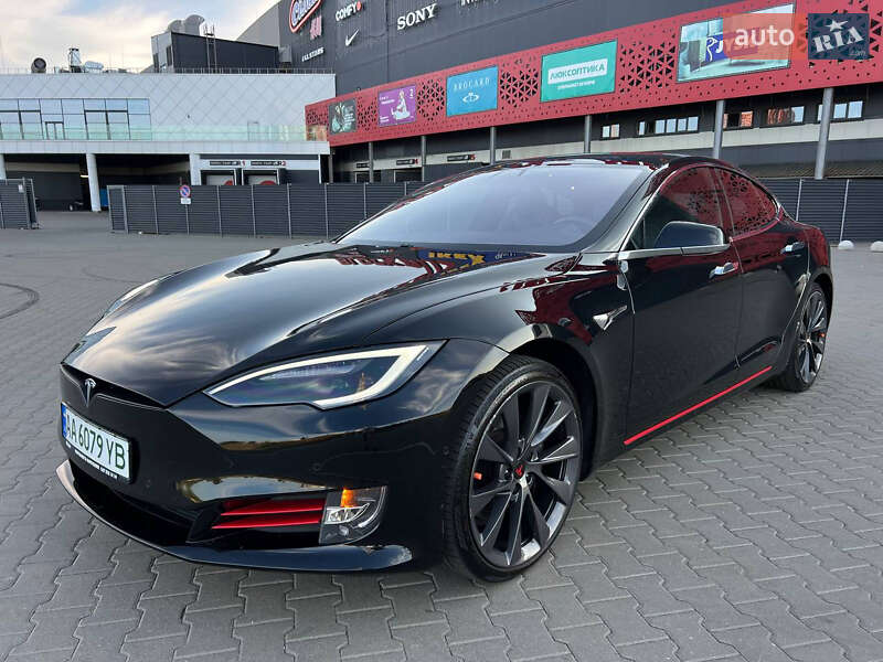 Лифтбек Tesla Model S 2020 в Киеве