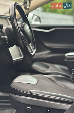 Лифтбек Tesla Model S 2013 в 