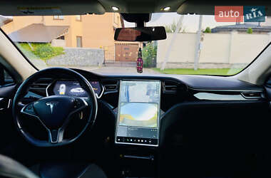 Лифтбек Tesla Model S 2013 в 