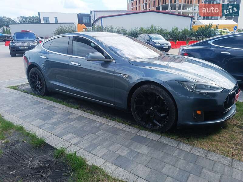 Лифтбек Tesla Model S 2014 в Львове