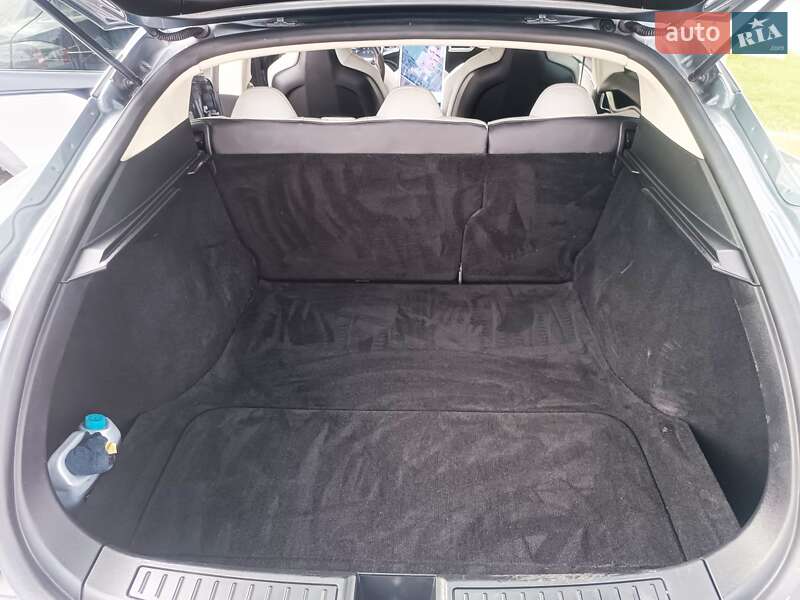 Лифтбек Tesla Model S 2014 в Львове