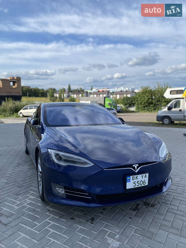 Лифтбек Tesla Model S 2016 в 