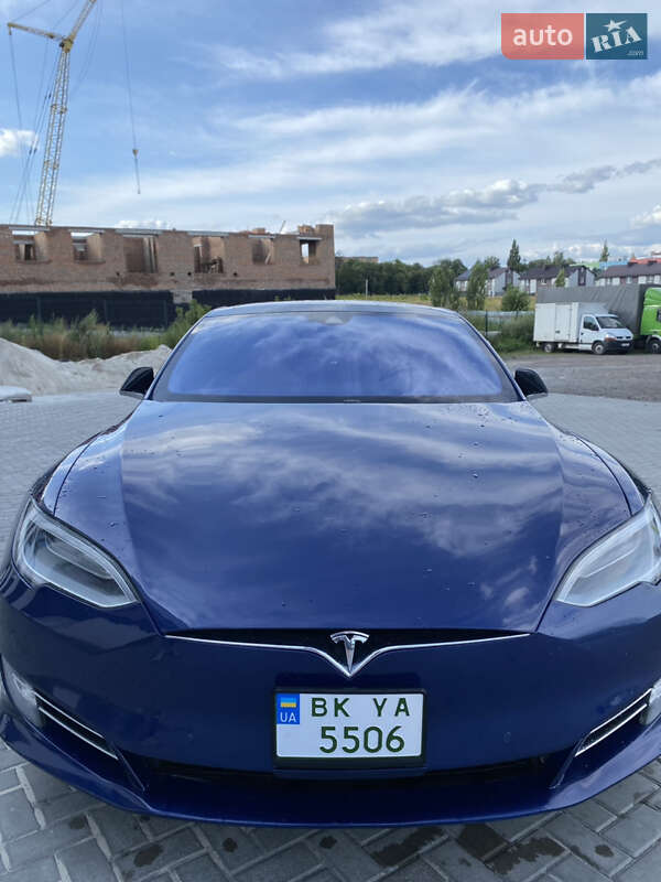 Лифтбек Tesla Model S 2016 в Ровно