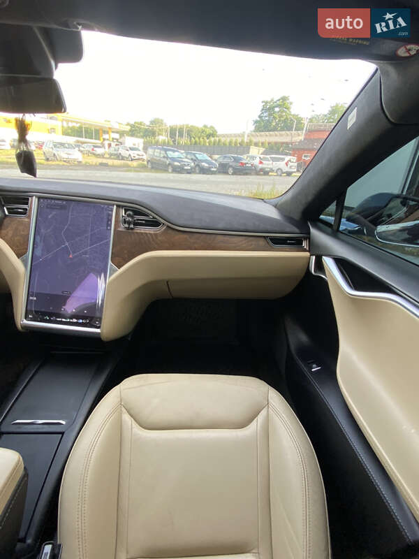 Лифтбек Tesla Model S 2016 в Ровно