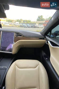 Лифтбек Tesla Model S 2016 в 