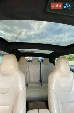 Лифтбек Tesla Model S 2016 в Ровно