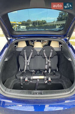 Лифтбек Tesla Model S 2016 в Ровно