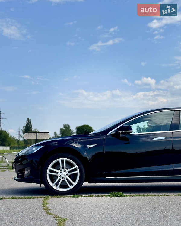 Лифтбек Tesla Model S 2015 в Кременчуге