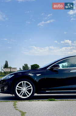 Лифтбек Tesla Model S 2015 в 