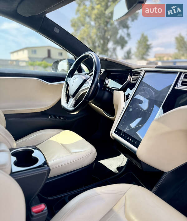 Лифтбек Tesla Model S 2015 в Кременчуге