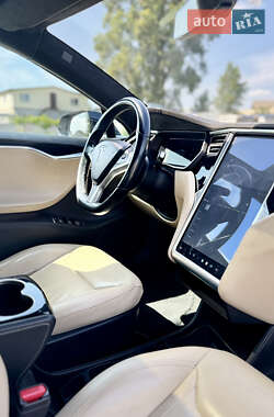 Лифтбек Tesla Model S 2015 в 