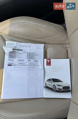 Лифтбек Tesla Model S 2015 в 