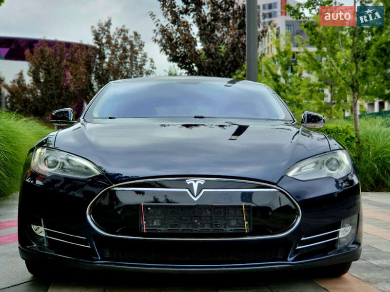 Лифтбек Tesla Model S 2014 в Киеве