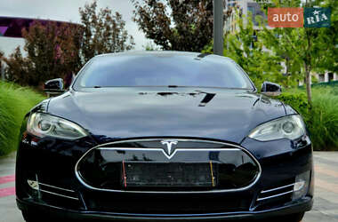 Лифтбек Tesla Model S 2014 в 