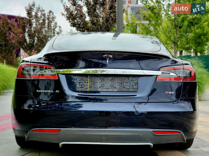 Лифтбек Tesla Model S 2014 в Киеве