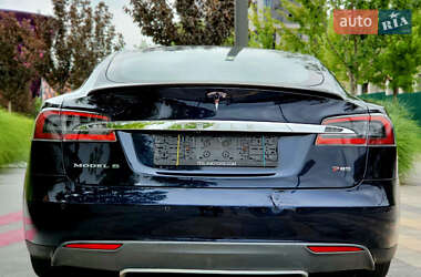 Лифтбек Tesla Model S 2014 в 