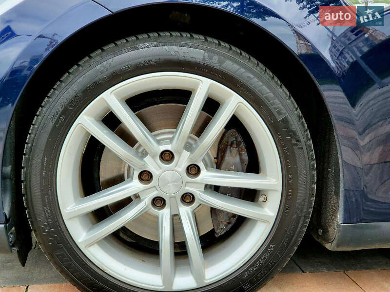 Лифтбек Tesla Model S 2014 в Киеве