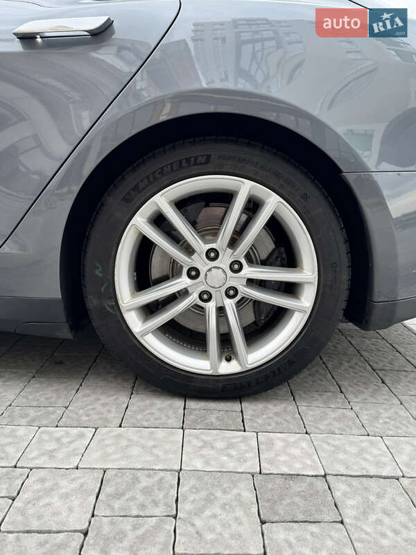 Лифтбек Tesla Model S 2013 в Львове