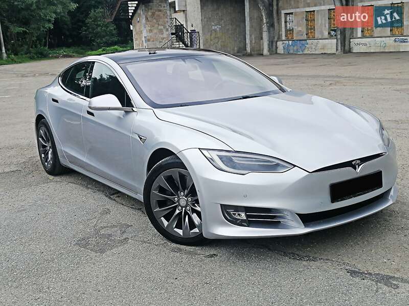 Ліфтбек Tesla Model S 2018 в 