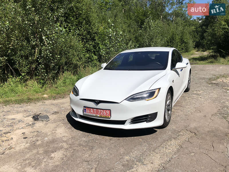 Лифтбек Tesla Model S 2016 в 