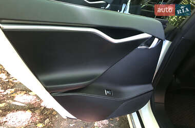 Лифтбек Tesla Model S 2016 в 