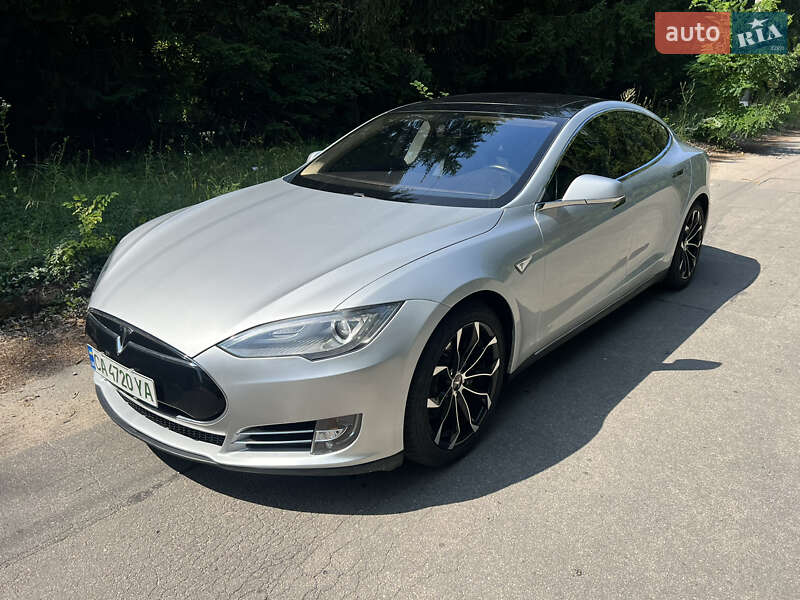 Лифтбек Tesla Model S 2013 в 