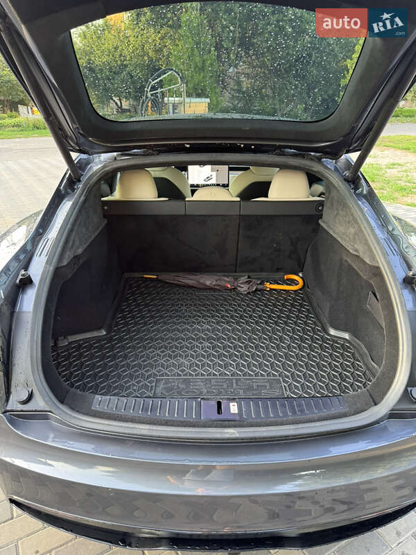 Лифтбек Tesla Model S 2021 в Пирятине