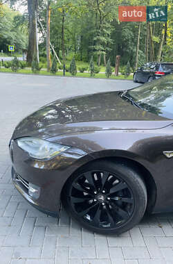 Лифтбек Tesla Model S 2013 в 