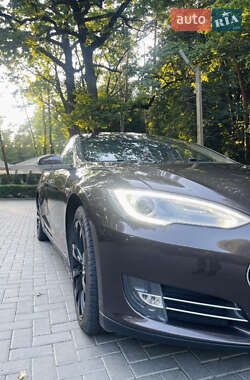 Лифтбек Tesla Model S 2013 в 