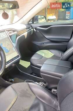 Лифтбек Tesla Model S 2014 в 