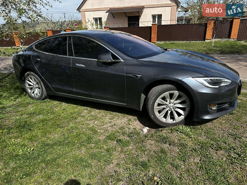 Лифтбек Tesla Model S 2018 в Киеве